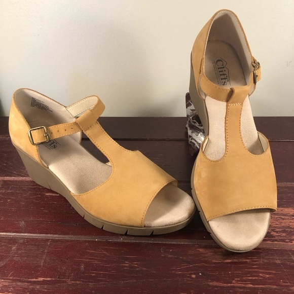 Cliffs by White Mountain Parisia Wedge Leather Wedge Sandal Yellow Size 10 - Picture 9 of 9
